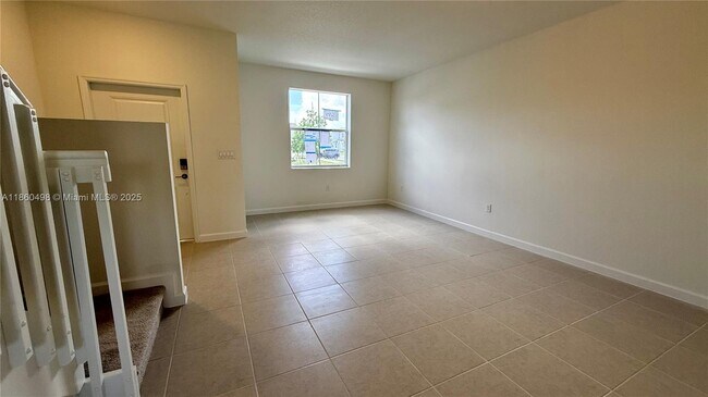 Building Photo - 2792 SE 26th Ave