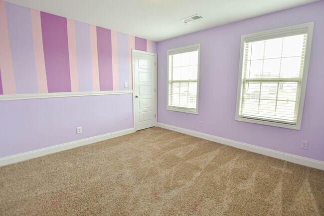 Building Photo - Pet Friendly Four Bedroom!