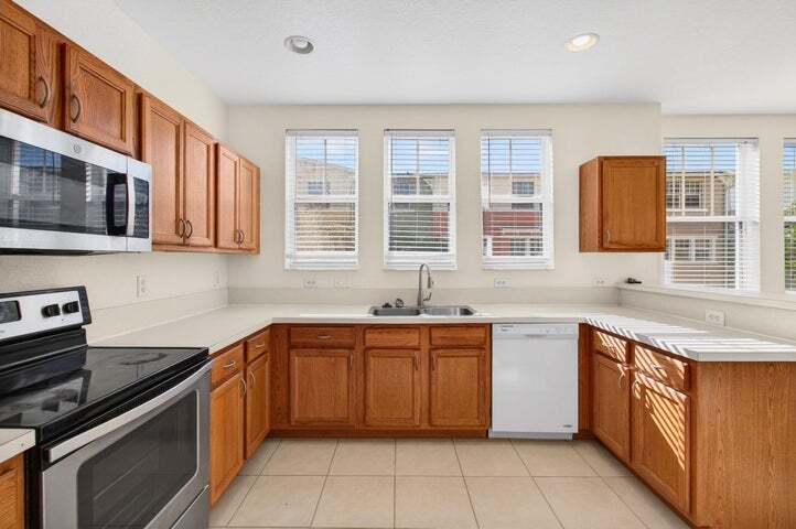 Building Photo - 770 Millbrae Ct