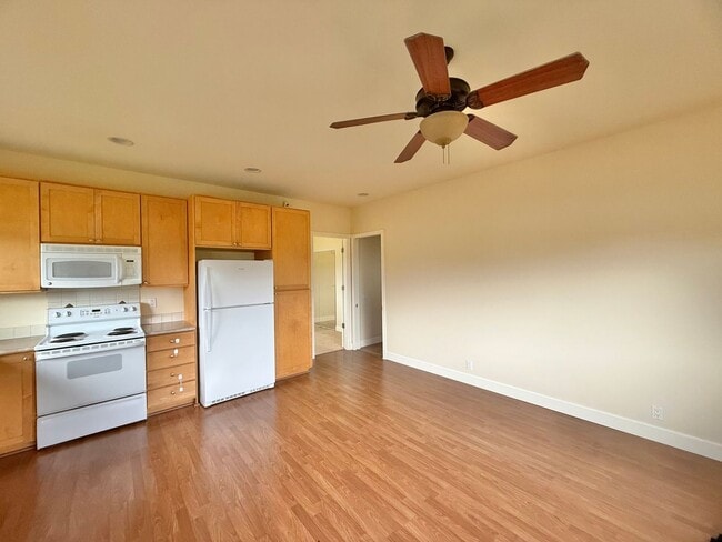 Building Photo - 1 Bedroom / 1 Bathroom House in Waiolani Mauka!