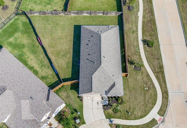 Building Photo - 2411 Ocean Key Dr