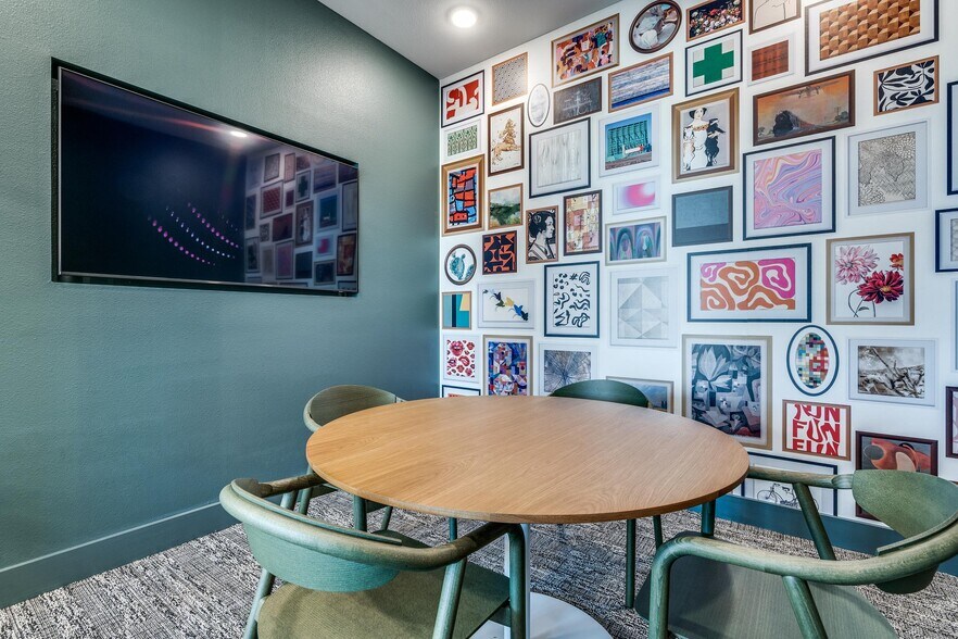 Building Photo - 650 E Sycamore St