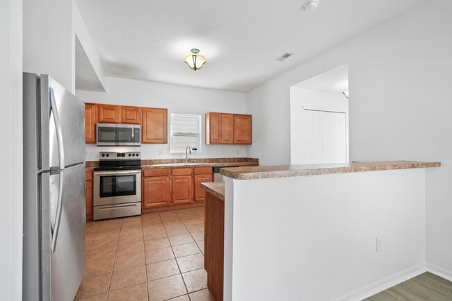Building Photo - 4035 Redroyal Ave