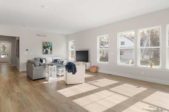 Building Photo - 31080 Silver Maple Dr