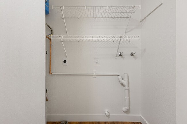 Building Photo - Updated Townhome in El Camino Club Estates!