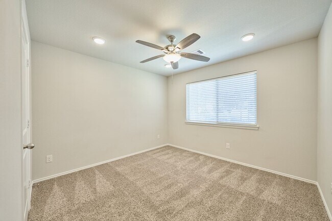 Building Photo - 901 Chickasaw Dr