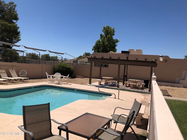 Building Photo - 6527 N 13th Dr