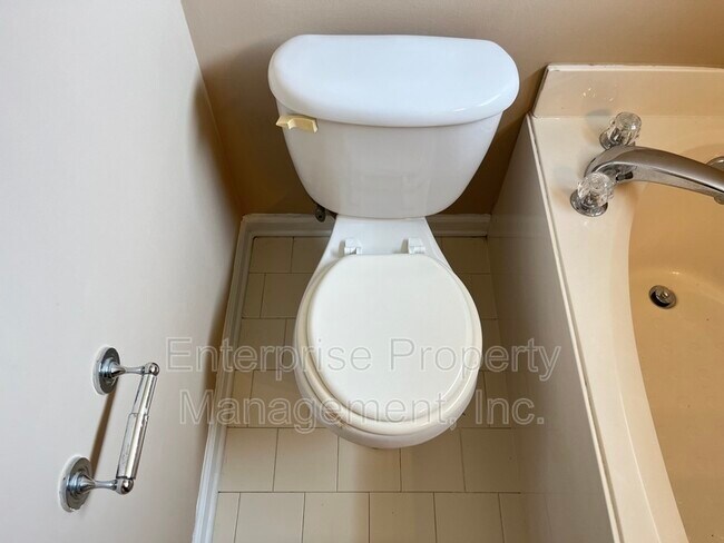 Building Photo - 9221 Lazzini Cove