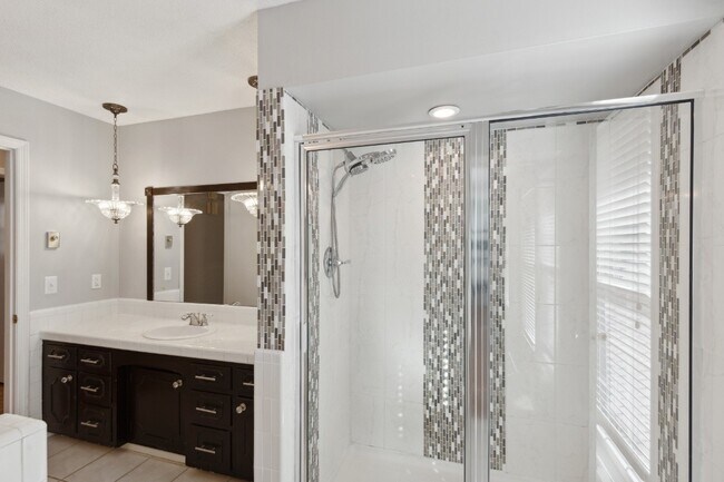 Building Photo - 220 Bartonwood Dr