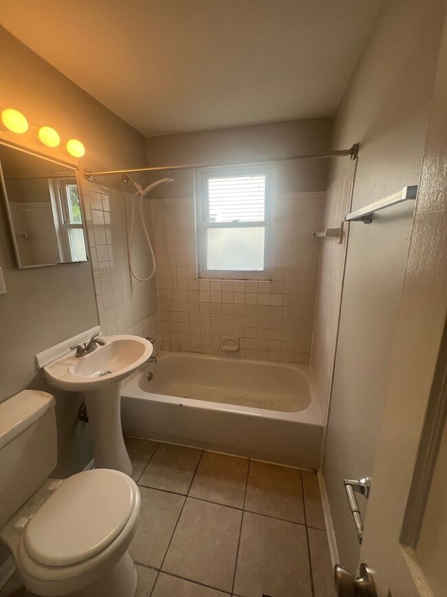 Building Photo - Lease option to buy