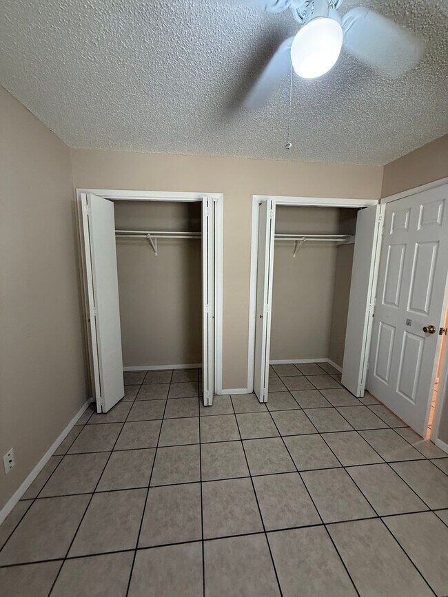 Building Photo - 1402 Westcott Dr