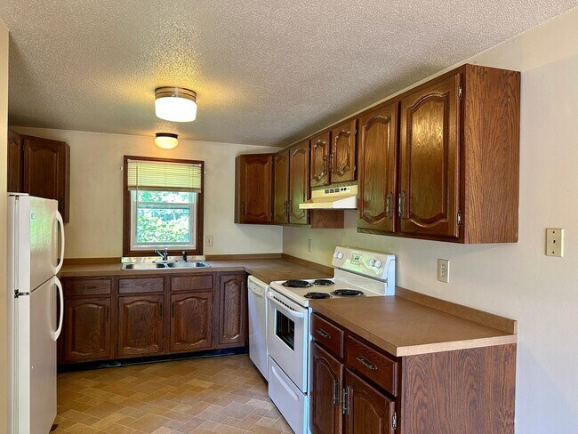 Building Photo - 2 br, 1 bath House - 56 A Stillwater Rd.