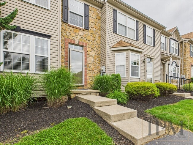Building Photo - Available Now!- 3 Bedroom Home in Eastern ...