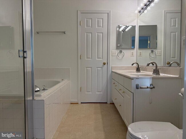 Building Photo - 2427 Dew Meadow Ct