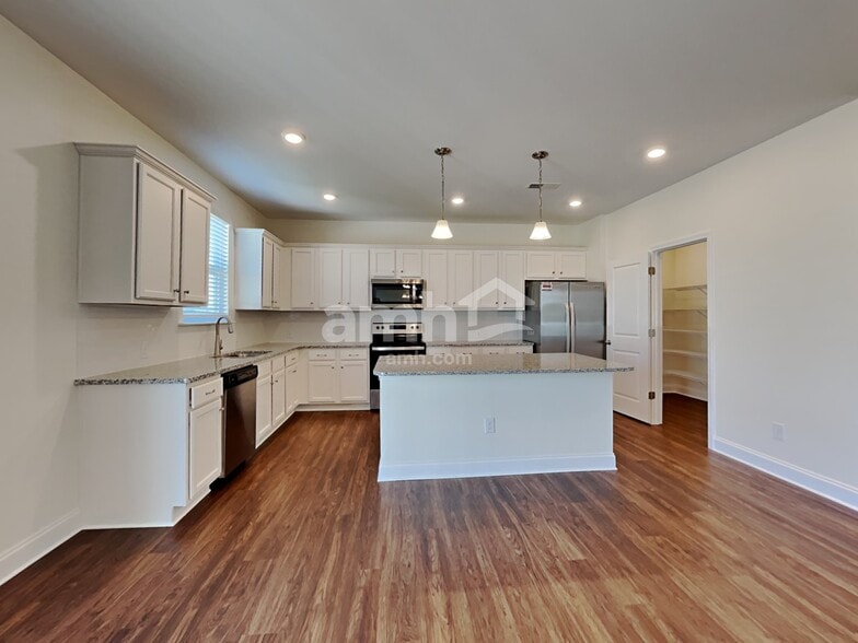 Building Photo - 183 Larragan Dr