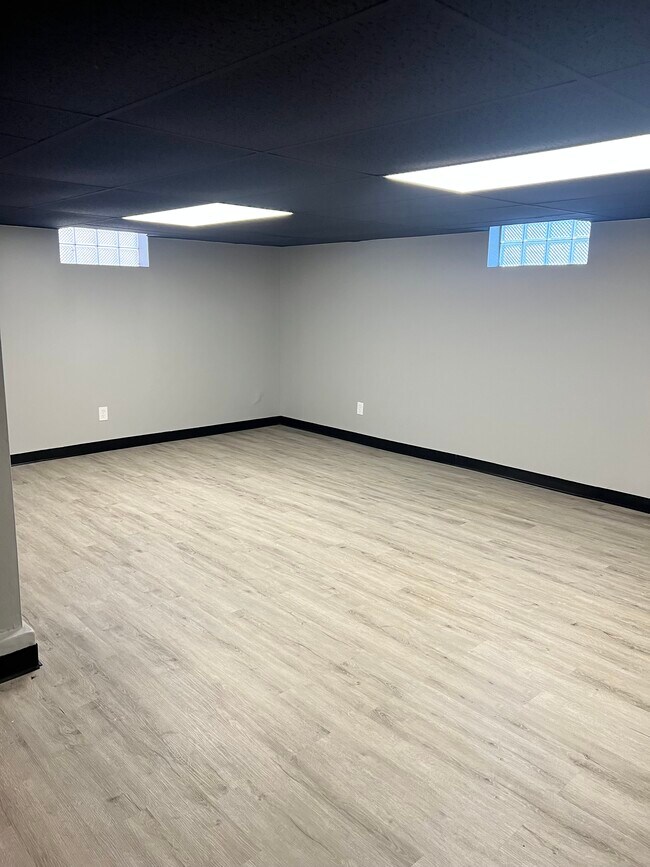 Building Photo - 1403 Shenandoah Ave