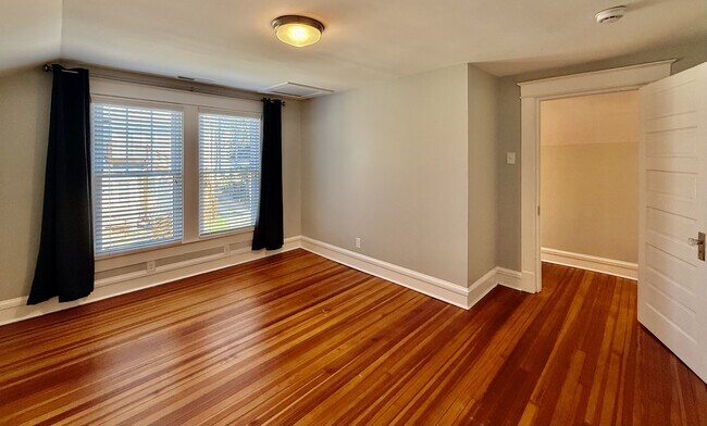 Building Photo - 107 W Geer St