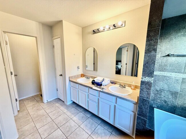 Building Photo - 168 Dolomite Dr