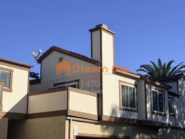 Primary Photo - 2027 S Campus Ave