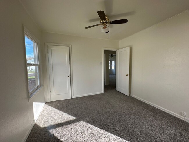 Building Photo - 2314 Vine Ave