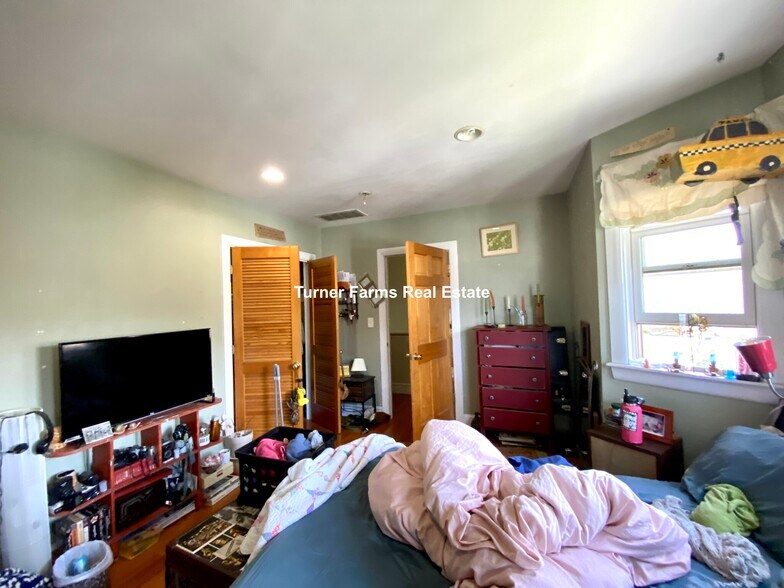 Building Photo - 21 Dorr St