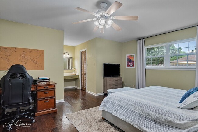 Building Photo - 7440 Camelback Dr