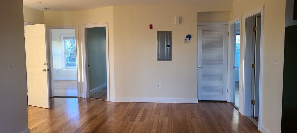 Living Rm/Kitchen - 9 Alban St