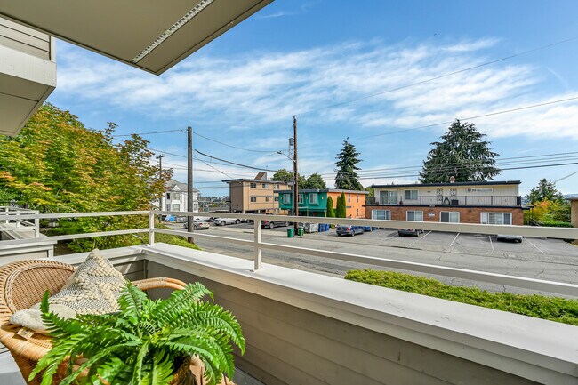 Building Photo - 1511 14th Ave S
