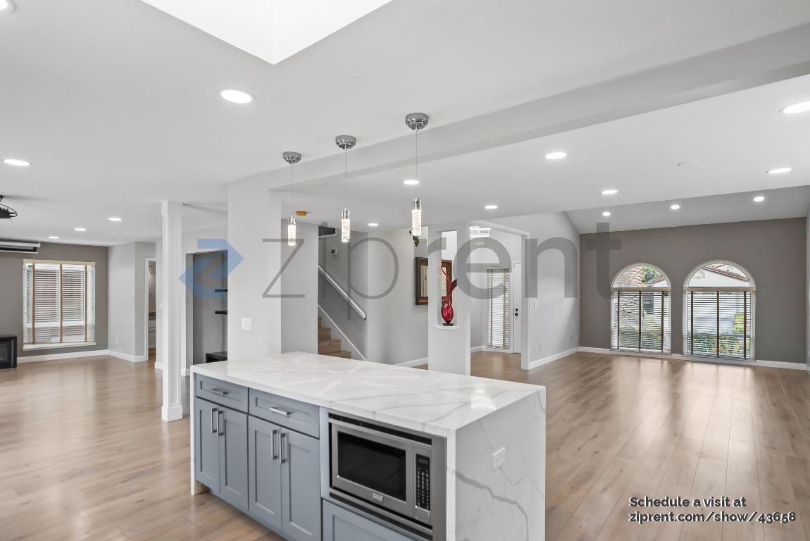 Building Photo - 3173 Ingersoll Pl