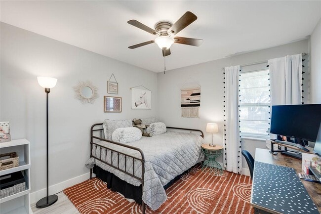 Building Photo - 11512 Oak Trail