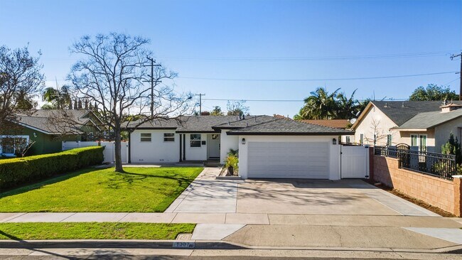Building Photo - Beautifully Updated 3 bedroom Anaheim home!