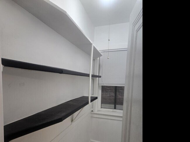 Building Photo - 1 bedroom in Chicago IL 60622