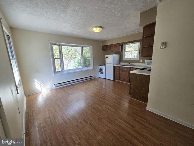 Building Photo - 96 Garner Ave