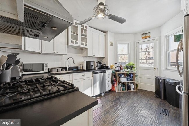 Building Photo - 3641 Warren St