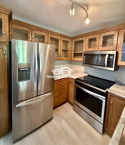 Building Photo - 7614 York Ave S