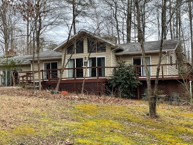 Building Photo - Lakeview Ranch Located in a Quiet Neighborhood