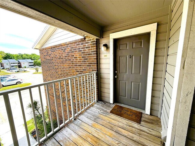 Building Photo - 1400 Gandy Blvd N