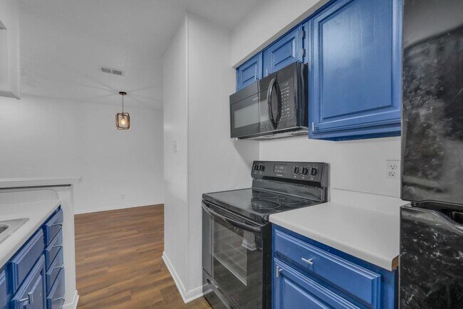 Building Photo - 2006 Cloisters Dr