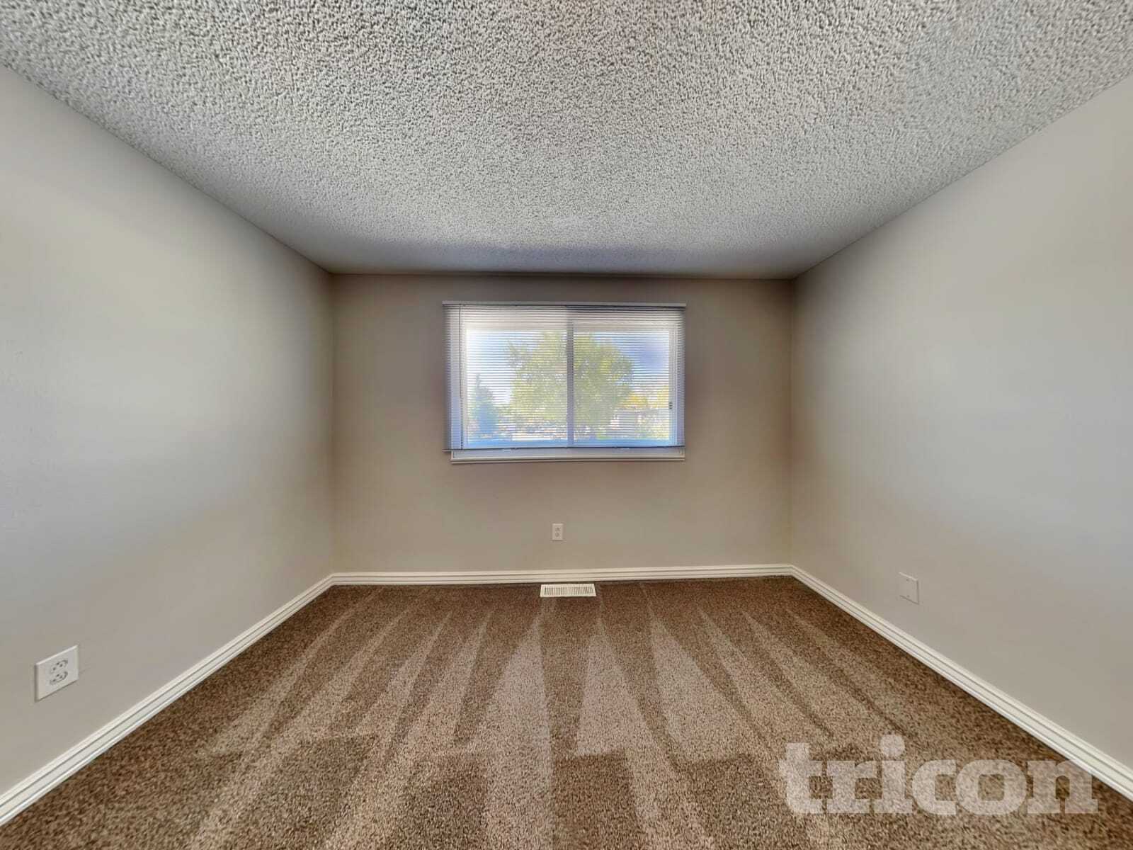Building Photo - 945 E Huffaker Ln