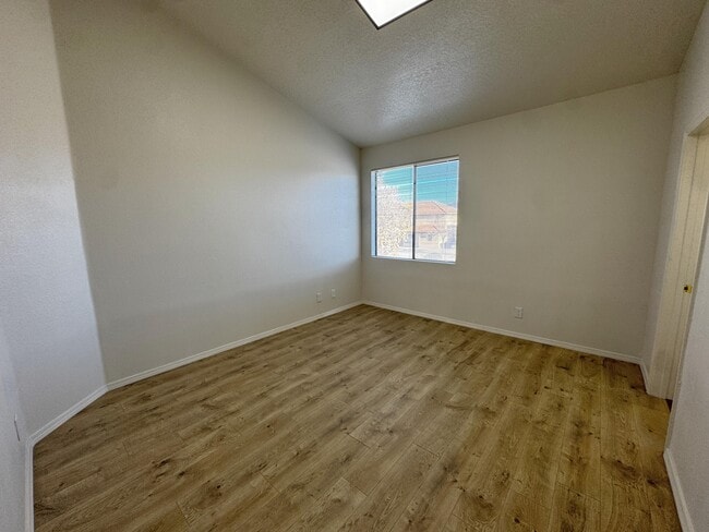 Building Photo - 1109 Meadowlark Way SE