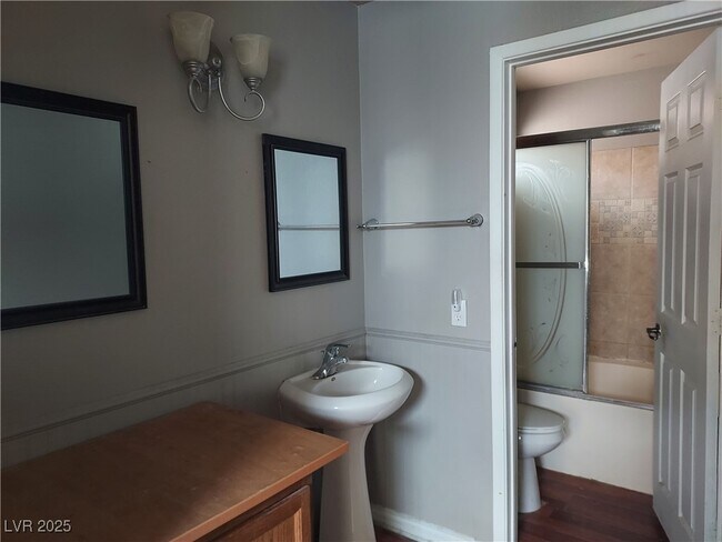 Building Photo - 1920 Turtlerock St