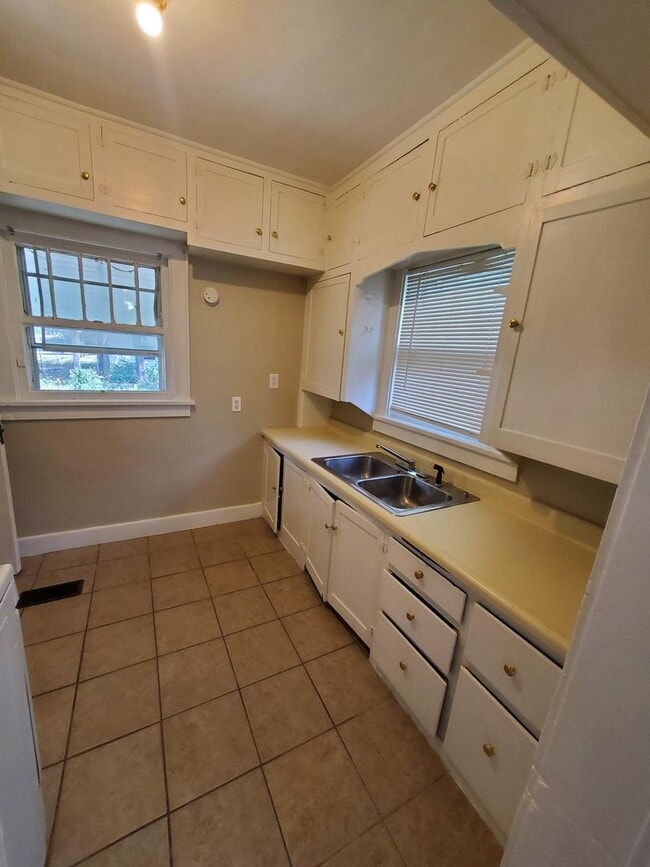 Building Photo - COMING VERY SOON!! Single family home Near...