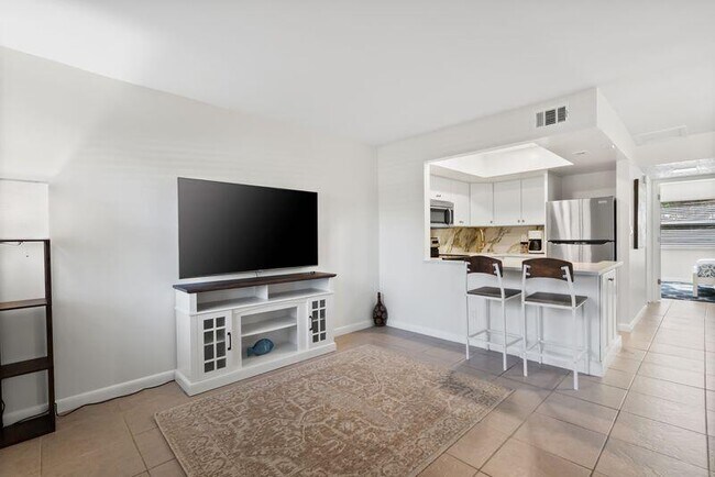 Building Photo - 2319 Tamarind Dr