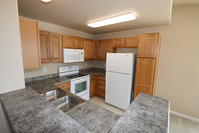 Building Photo - Upper level 2 bedroom condo near Peterson AFB