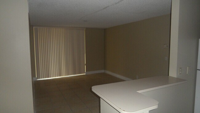 Building Photo - 2Bed / 2 Bath
