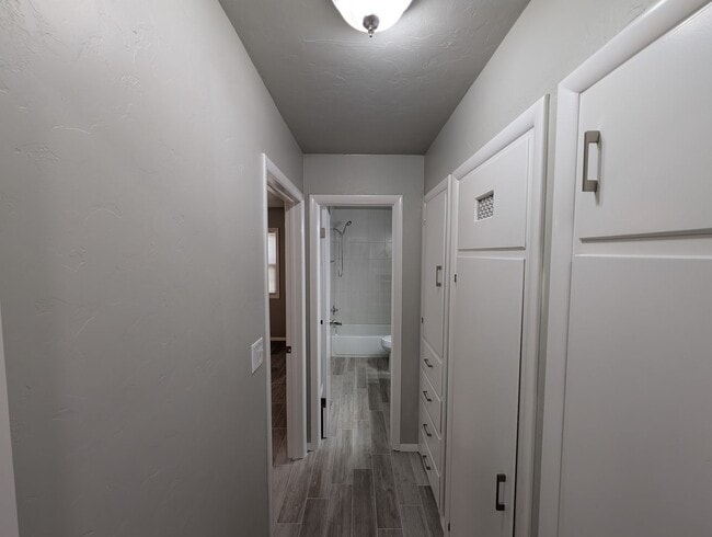 Building Photo - Remodeled luxury 1 bedroom, 1 bath house i...