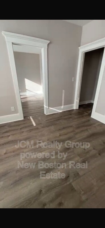 Building Photo - 116-124A Central Ave