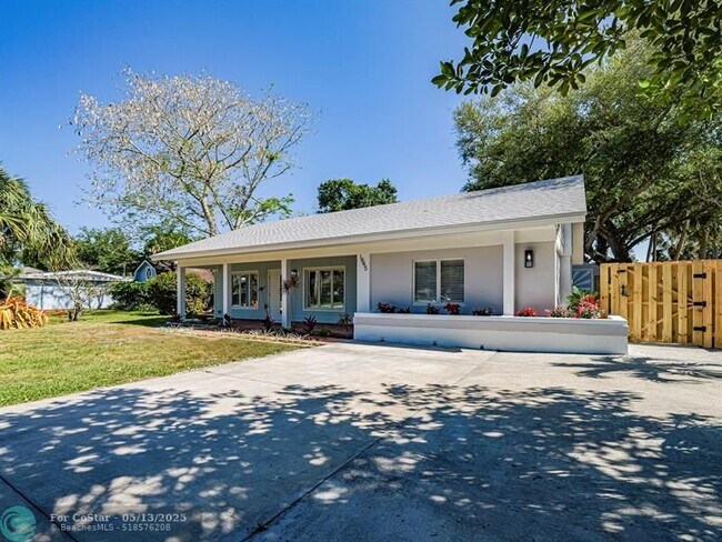 Building Photo - 1845 10th Pl