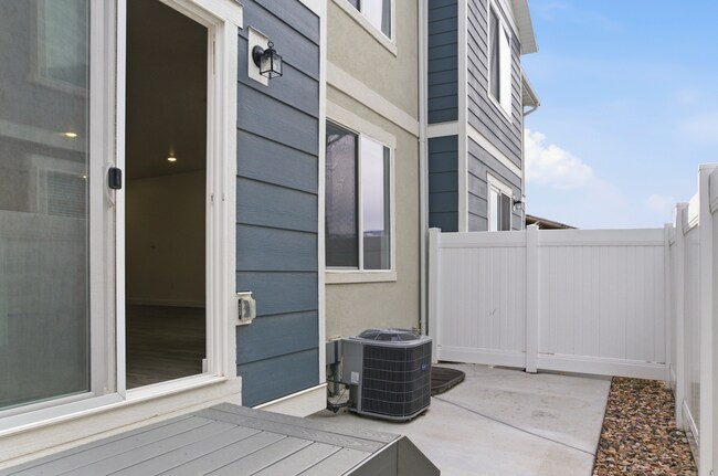 Building Photo - 367 Navigator Ct