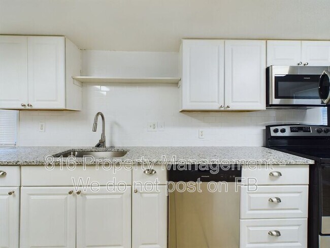 Building Photo - 3032 Elmwood Ave